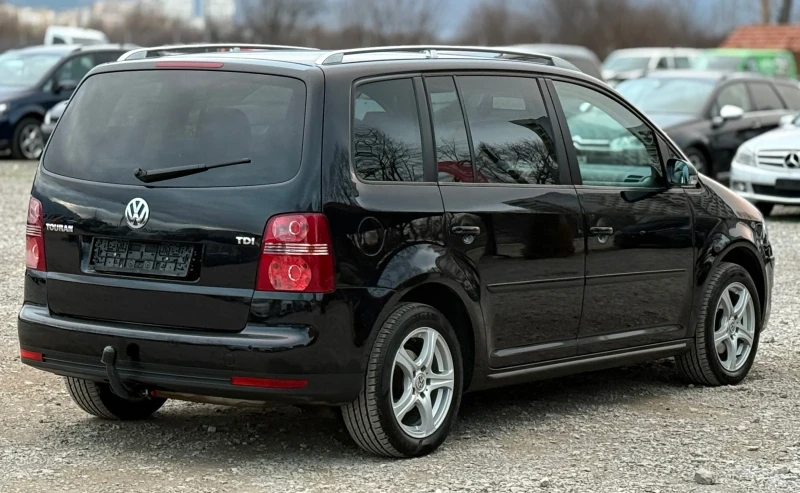 VW Touran 1.9TDi 105к.с * Климатроник* * Сервизна история* , снимка 6 - Автомобили и джипове - 52757510