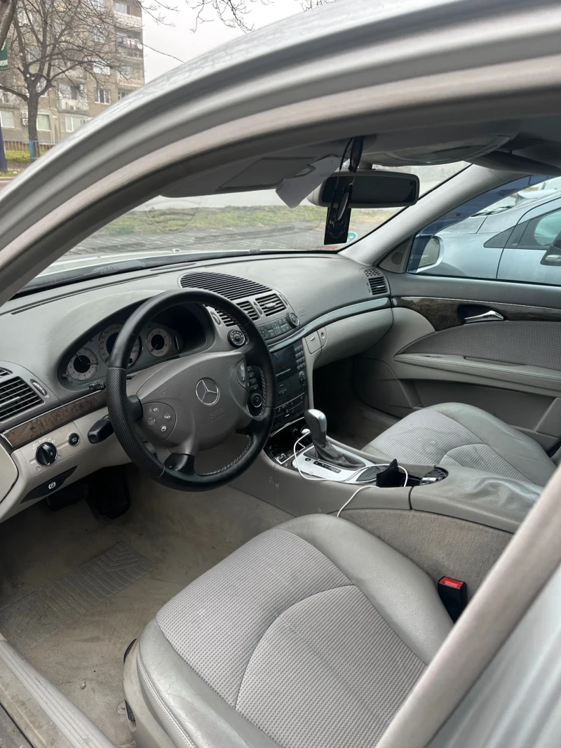 Mercedes-Benz E 320, снимка 9 - Автомобили и джипове - 53345774