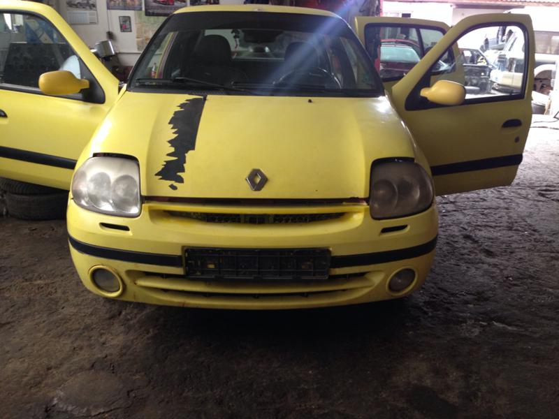 Renault Clio, снимка 1 - Автомобили и джипове - 14489336