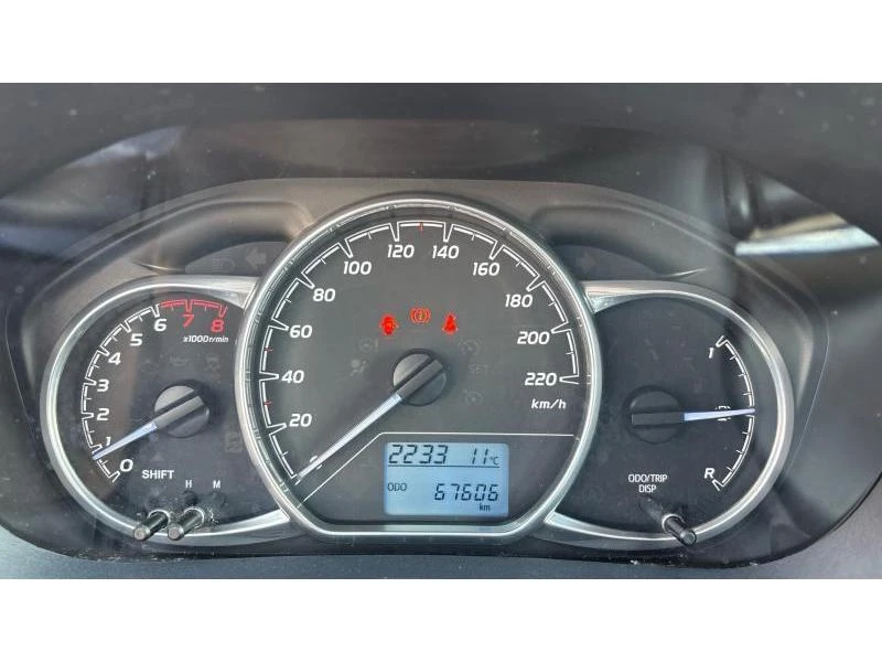 Toyota Yaris 1.5P 6MT TERRA, снимка 14 - Автомобили и джипове - 53869540