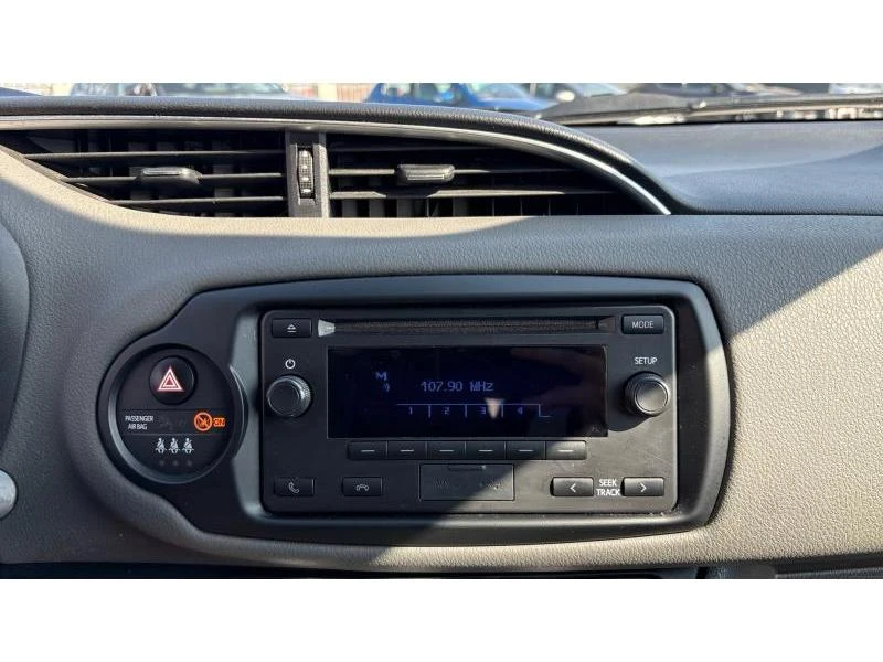 Toyota Yaris 1.5P 6MT TERRA, снимка 15 - Автомобили и джипове - 53869540