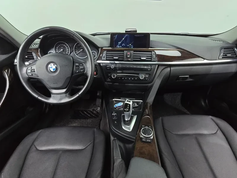 BMW 320 D xDrive, снимка 7 - Автомобили и джипове - 54205070