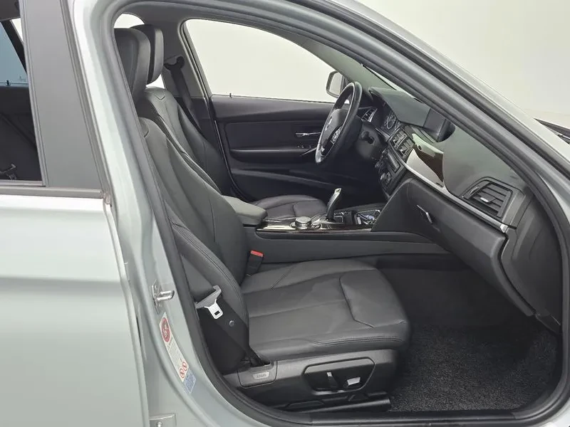 BMW 320 D xDrive, снимка 11 - Автомобили и джипове - 54205070