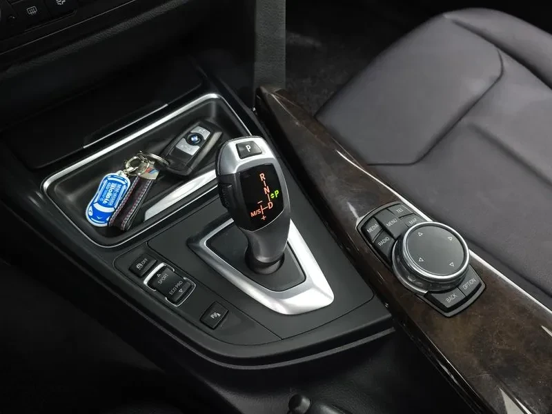 BMW 320 D xDrive, снимка 9 - Автомобили и джипове - 54205070