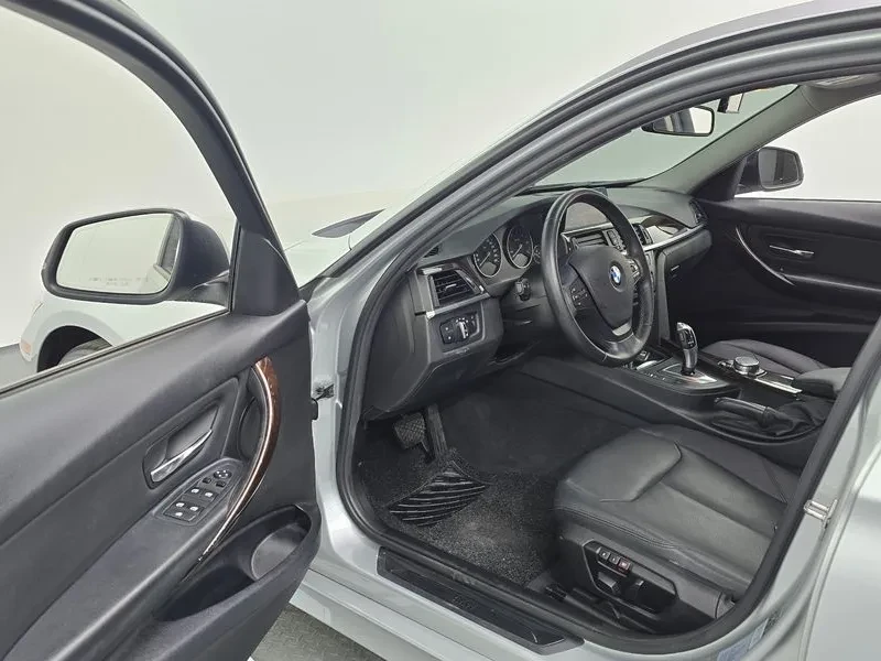 BMW 320 D xDrive, снимка 10 - Автомобили и джипове - 54205070