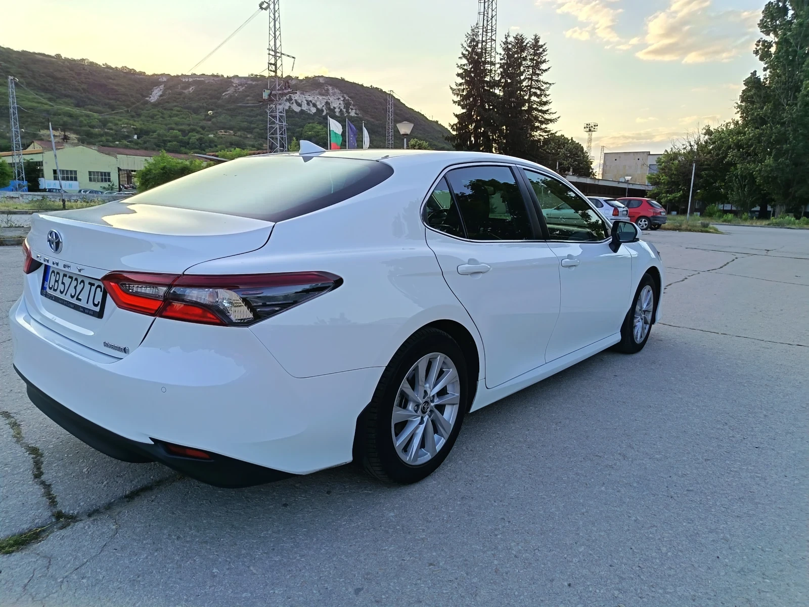 Toyota Camry Sedan - изображение 7