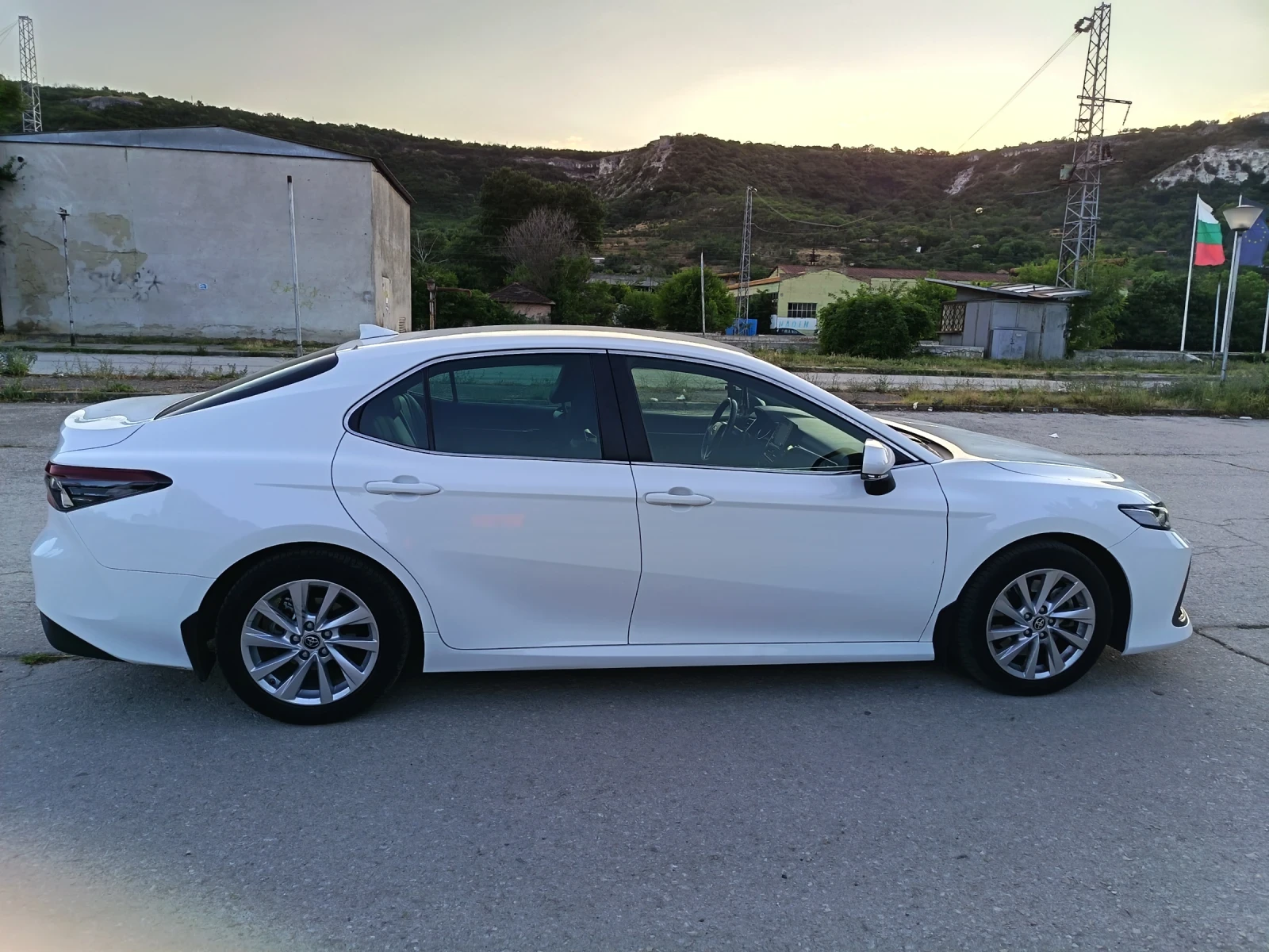 Toyota Camry Sedan - изображение 8