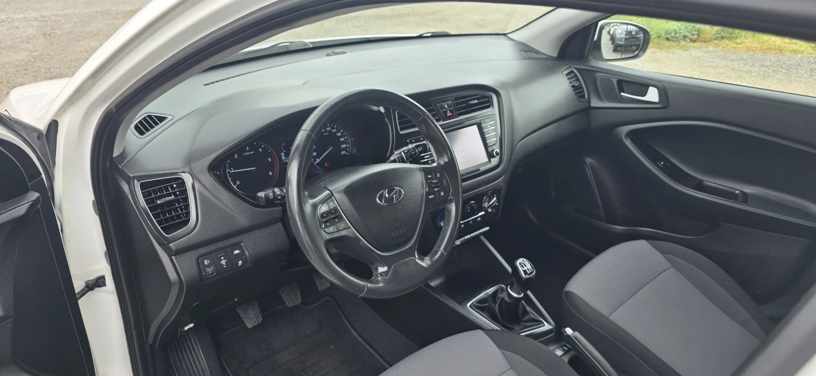 Hyundai I20 1.1 Crdi -Navi-Camera-Euro6 - изображение 8