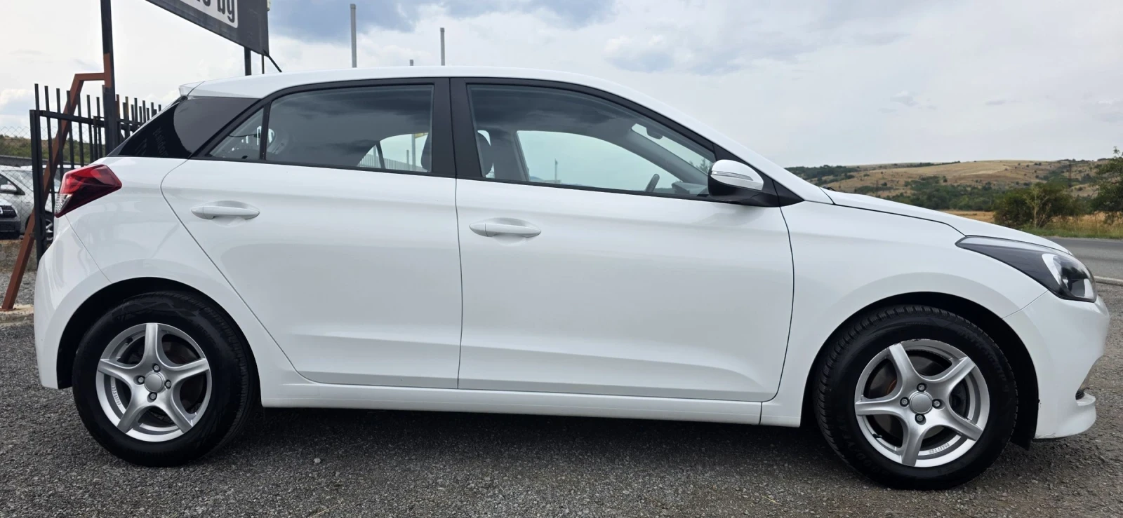 Hyundai I20 1.1 Crdi -Navi-Camera-Euro6 - изображение 4