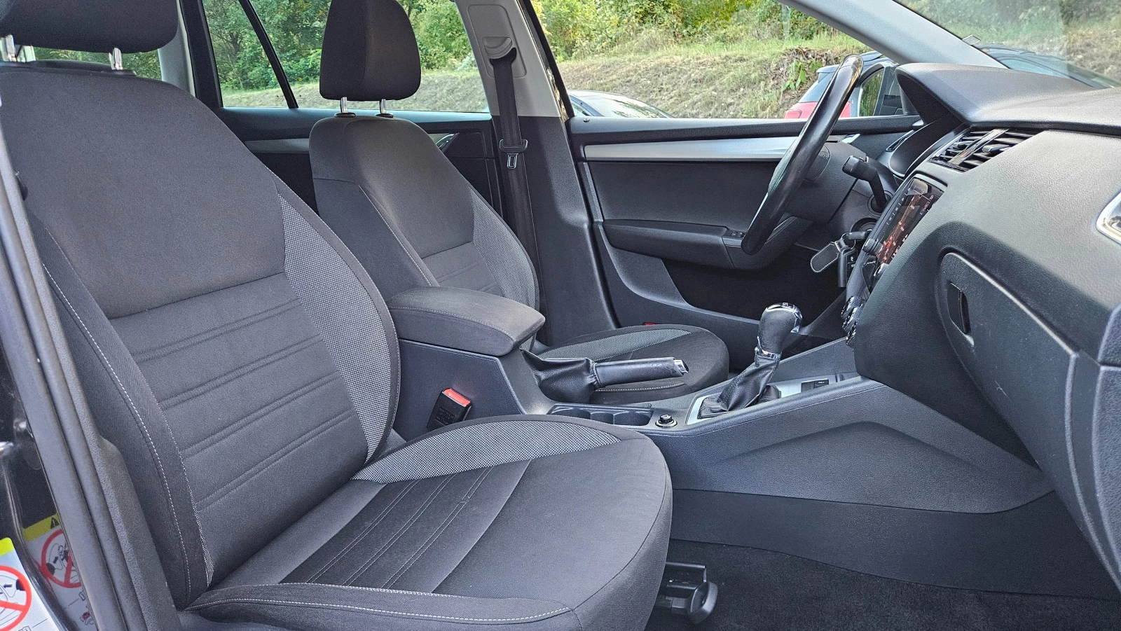 Skoda Octavia 1.6 TDI AVTOMAT/KLIMATRONIK/FACELIFT | Mobile.bg — изображение 12