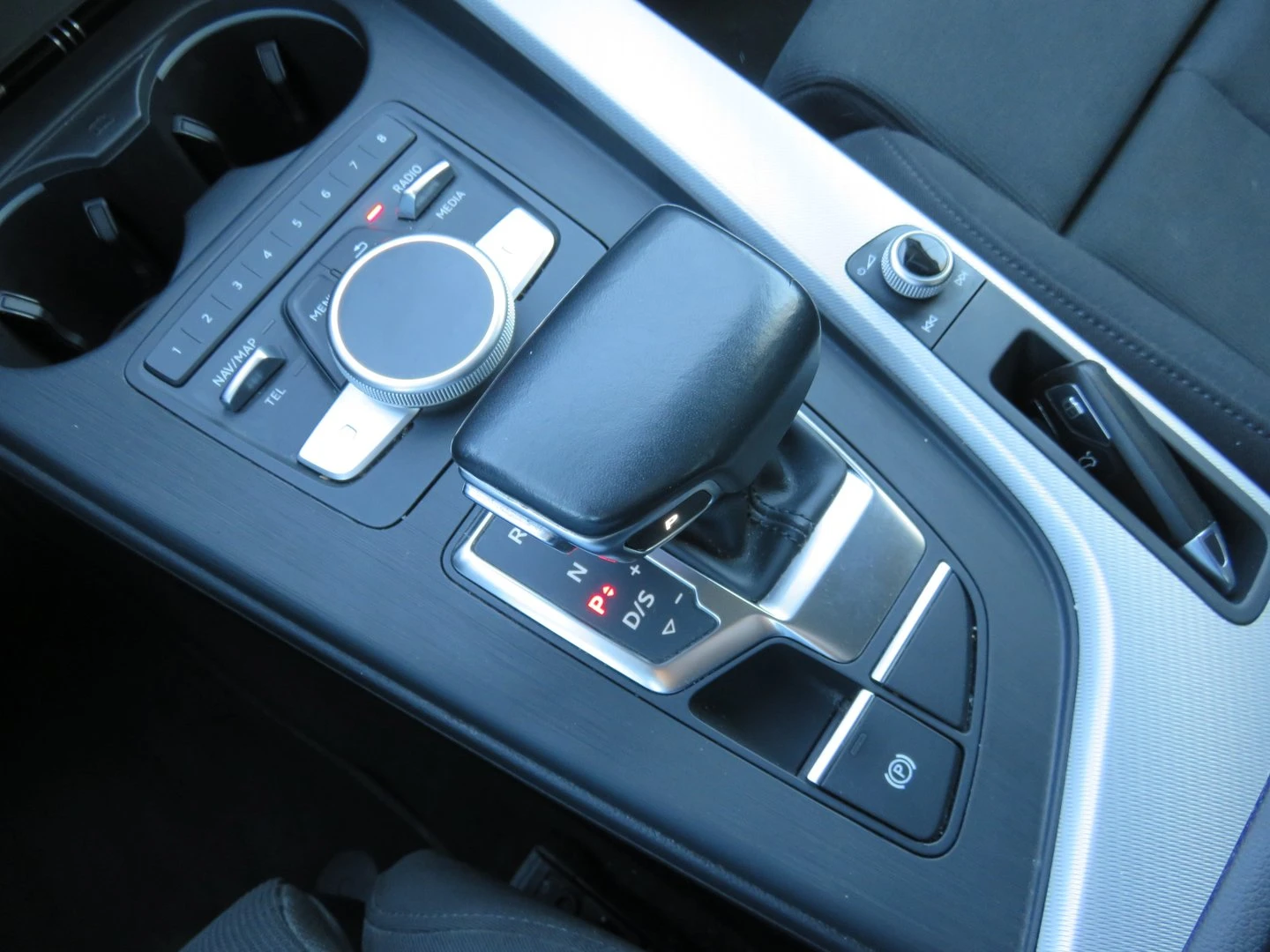 Audi A4 Sport 2.0 TDI | Mobile.bg   10