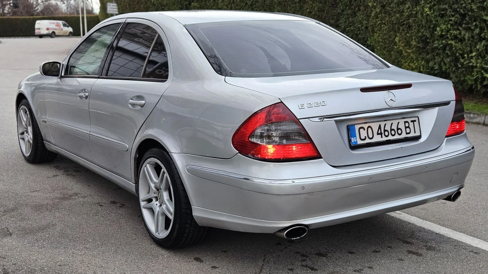 Mercedes-Benz E 220  - изображение 3