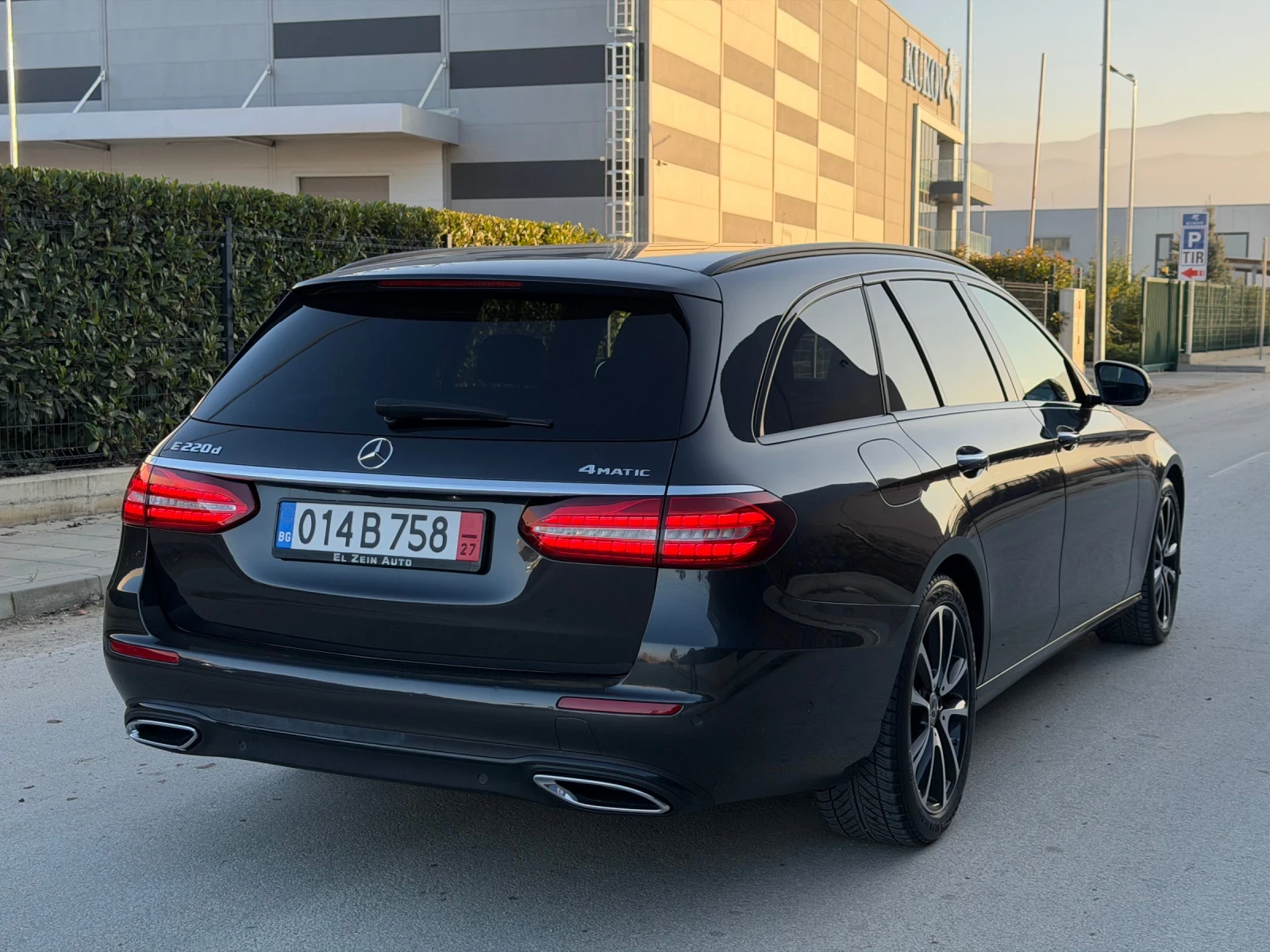 Mercedes-Benz E 220 200к.с | EQPOWER | FACELIFT | DIGITAL | ПЪЛ. СЕРВ. - изображение 3