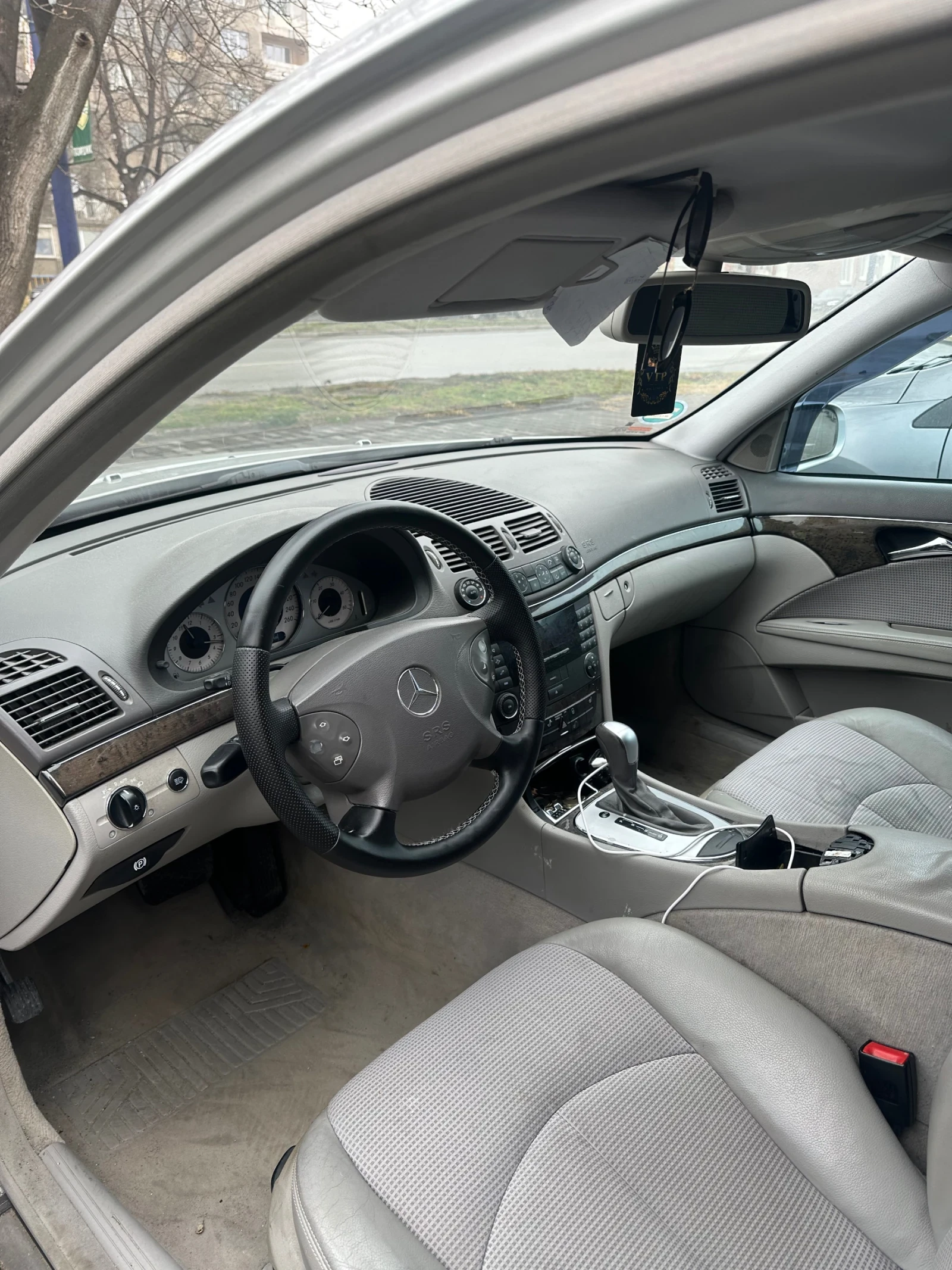 Mercedes-Benz E 320  - изображение 4