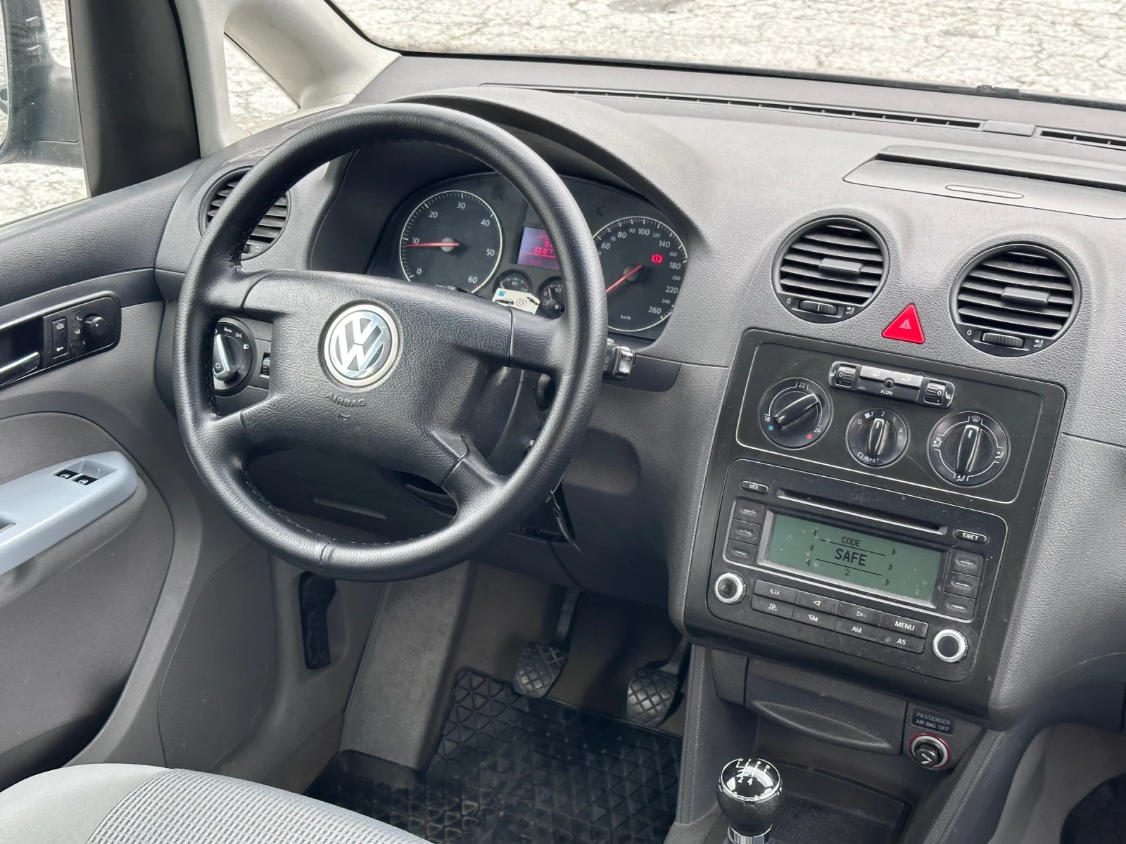 VW Caddy * LIFE* 1.9TDI* ПЪТНИЧЕСКО* НОВ ВНОС* НЕМСКА!, снимка 8 - Автомобили и джипове - 54484502
