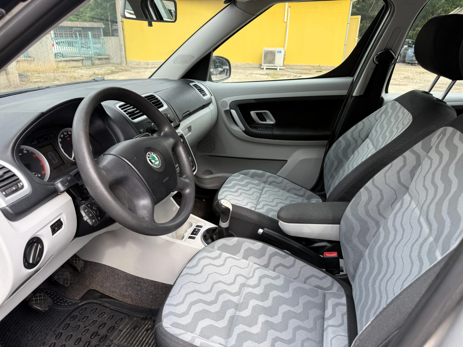 Skoda Roomster 1.2i 12v 64 к.с., снимка 9 - Автомобили и джипове - 54611510