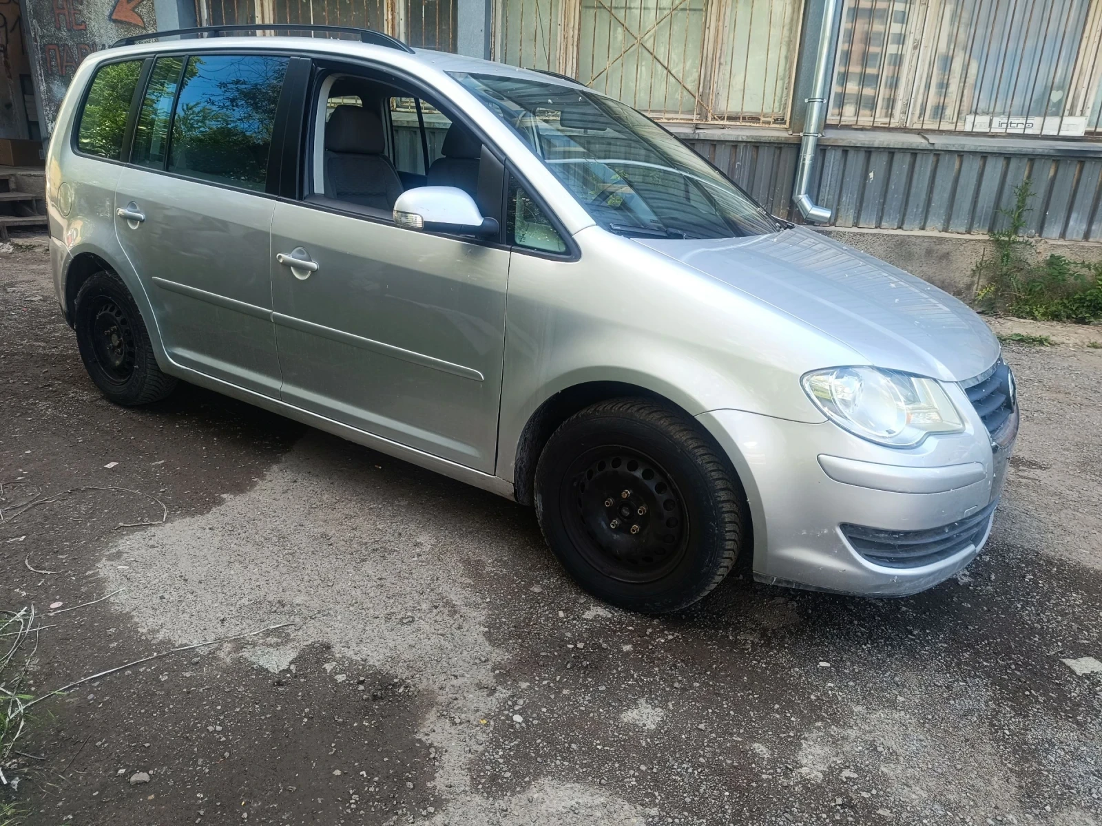 VW Touran 1.9 TDI 105 кс, снимка 2 - Автомобили и джипове - 54715776
