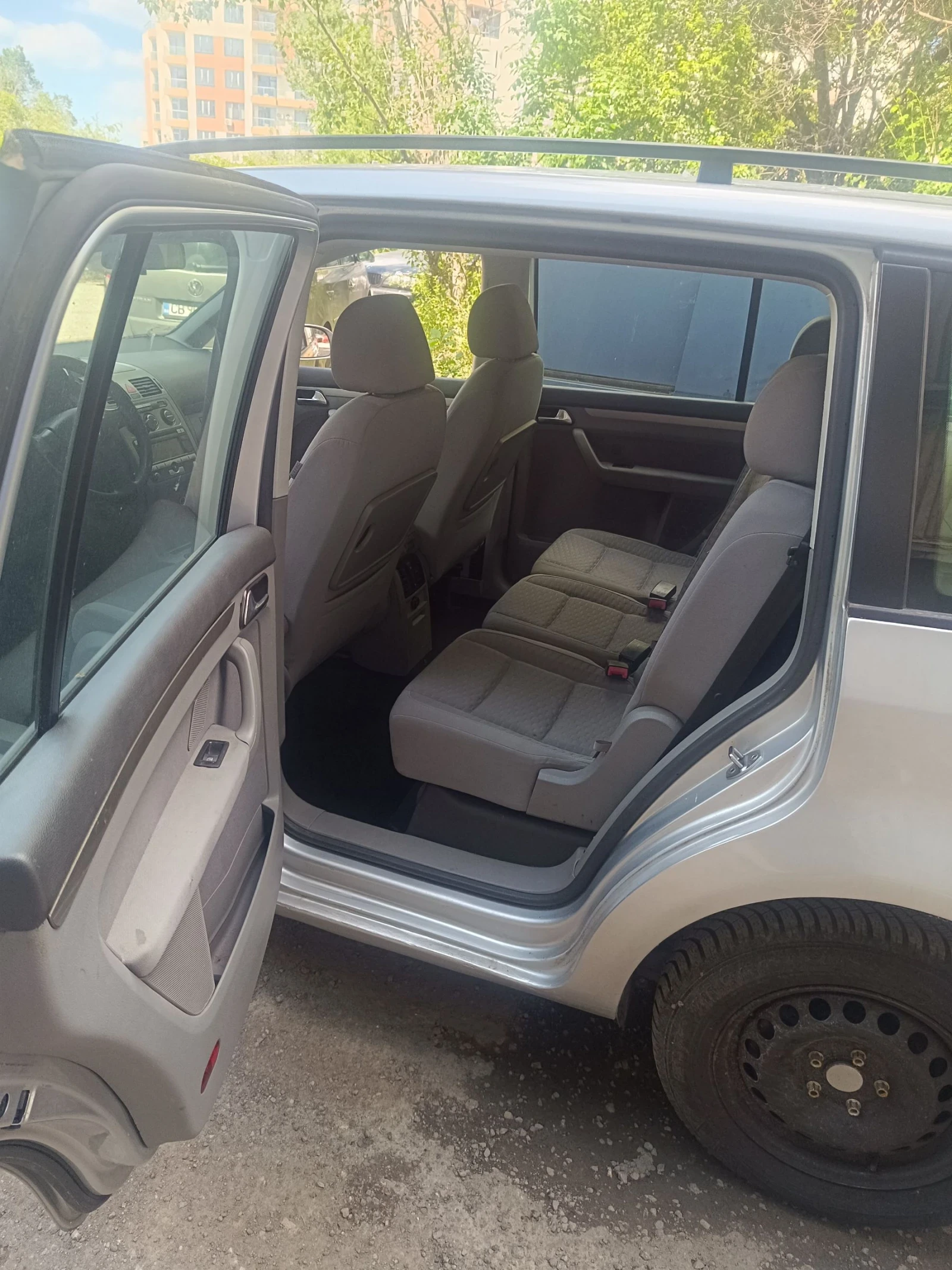VW Touran 1.9 TDI 105 кс, снимка 9 - Автомобили и джипове - 54715776