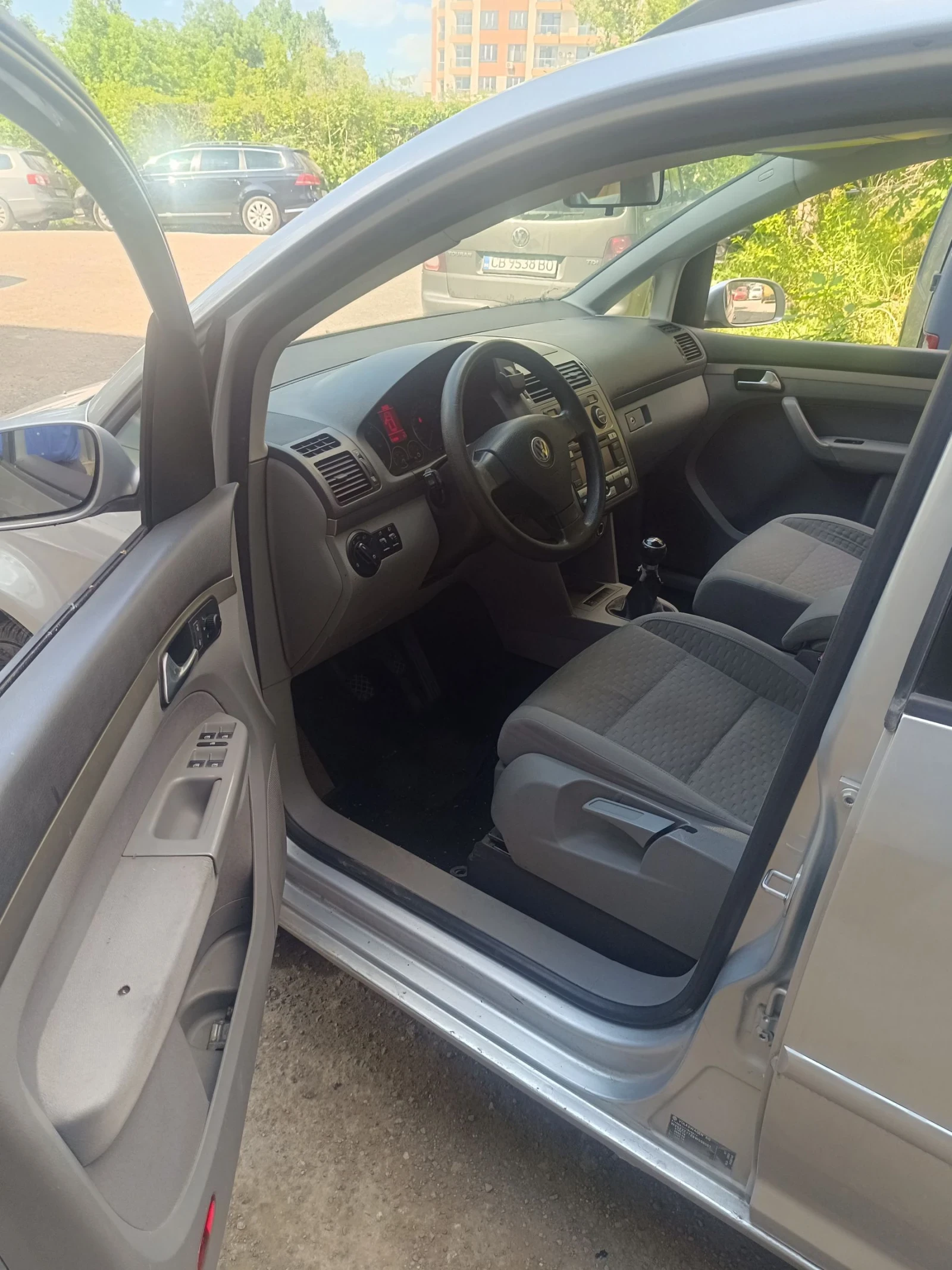 VW Touran 1.9 TDI 105 кс, снимка 7 - Автомобили и джипове - 54715776