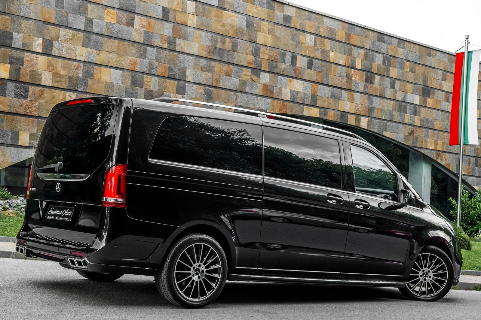 Mercedes-Benz V 300 d* AMG* EXTRALONG* 3XTV* PREMIUM* MEMORY* VIP, снимка 5 - Автомобили и джипове - 55067548