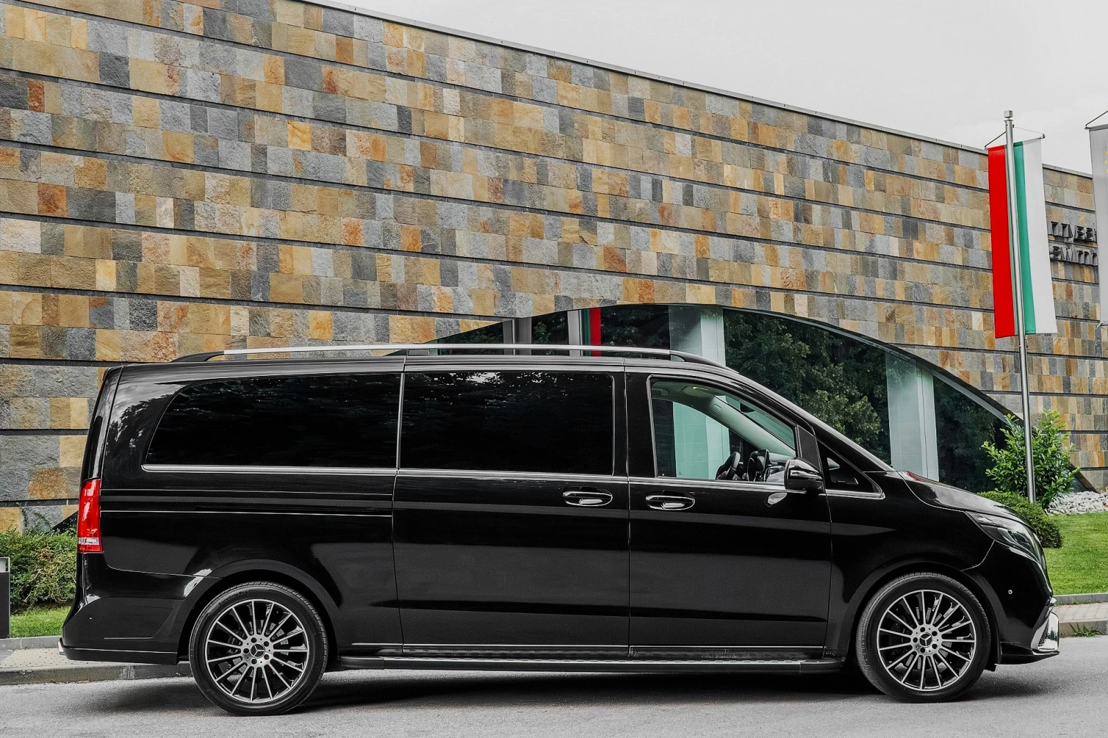 Mercedes-Benz V 300 d* AMG* EXTRALONG* 3XTV* PREMIUM* MEMORY* VIP, снимка 6 - Автомобили и джипове - 55067548