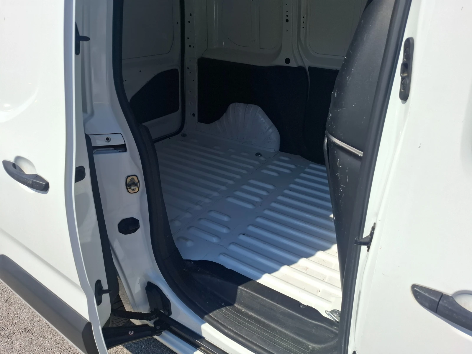 Opel Combo 1.6 , снимка 9 - Автомобили и джипове - 55097774