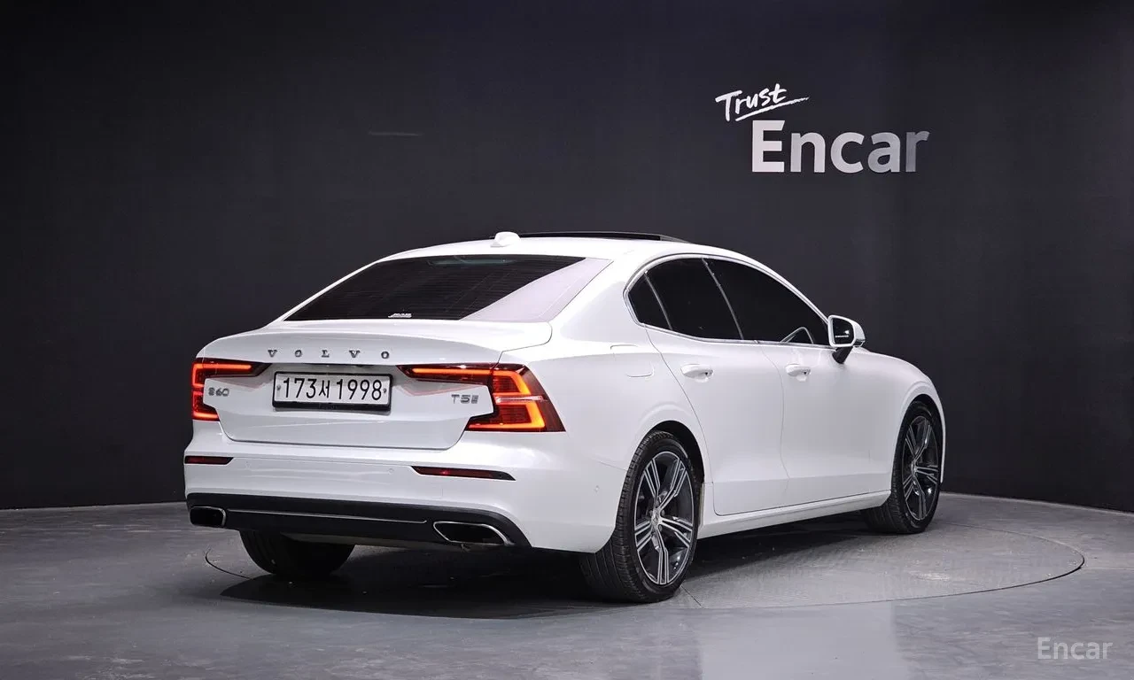Volvo S60 INSCRIPTION* B&W* 360* МАСАЖ* ОБДУХ* DIS* КРАЙНА Ц, снимка 3 - Автомобили и джипове - 55301150
