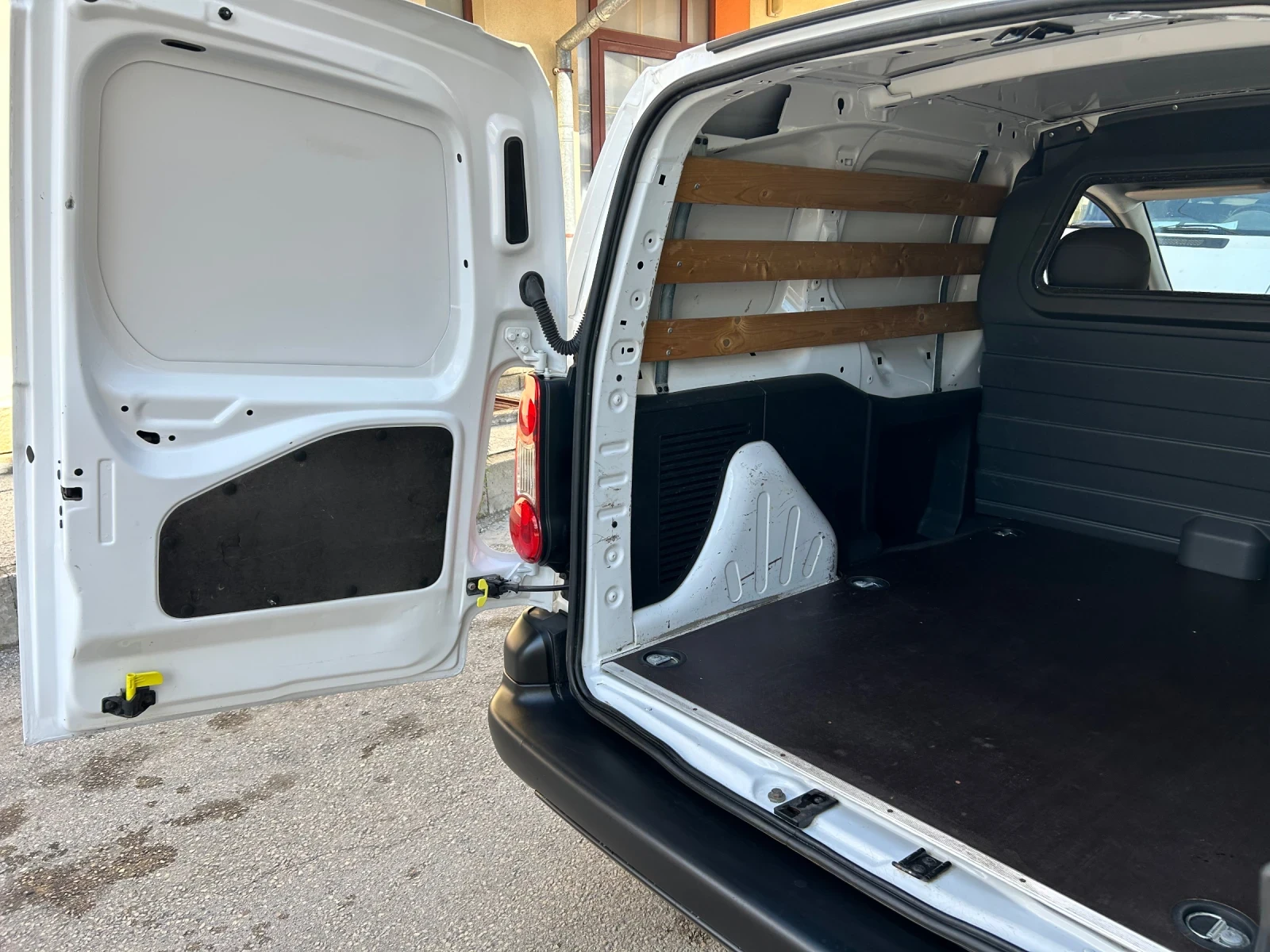 Peugeot Partner 1.6HDI FACE КЛИМАТИК, снимка 13 - Автомобили и джипове - 55666321