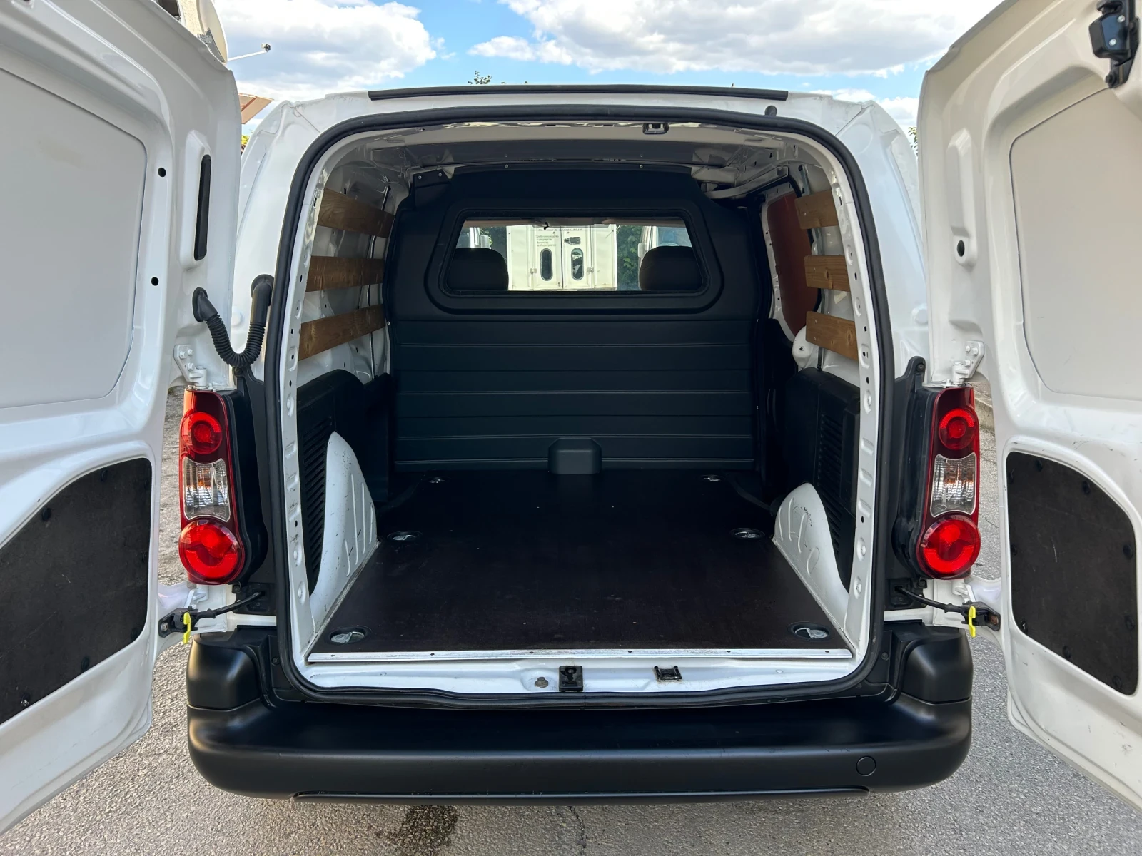 Peugeot Partner 1.6HDI FACE КЛИМАТИК, снимка 14 - Автомобили и джипове - 55666321