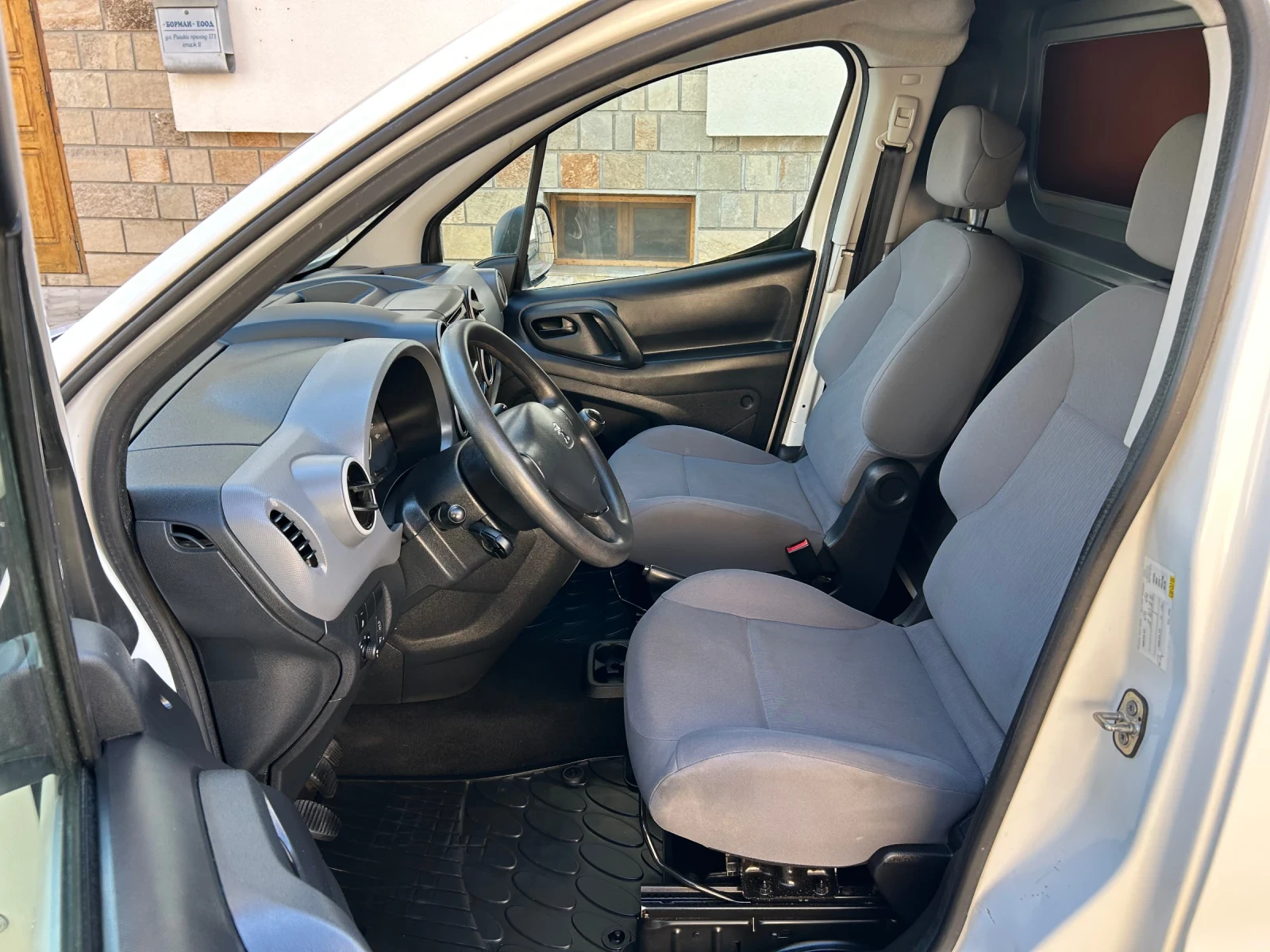 Peugeot Partner 1.6HDI FACE КЛИМАТИК, снимка 11 - Автомобили и джипове - 55666321