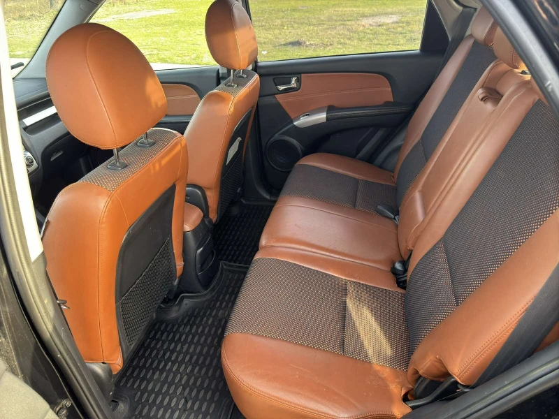 Kia Sportage 2.0 CRDi 4x4, снимка 9 - Автомобили и джипове - 52492543