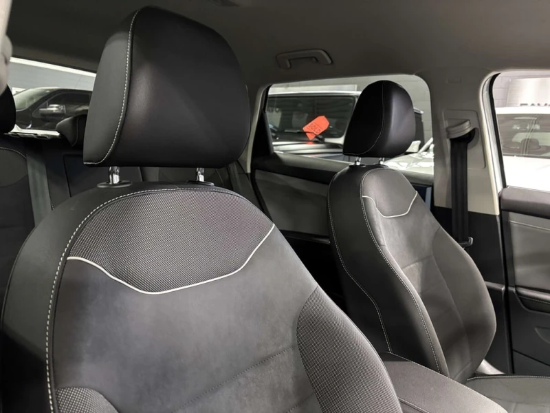 VW Taos Comfortline| ALLOYS| BACKUPCAM| HEATEDSEATS| LEATH, снимка 13 - Автомобили и джипове - 53108394