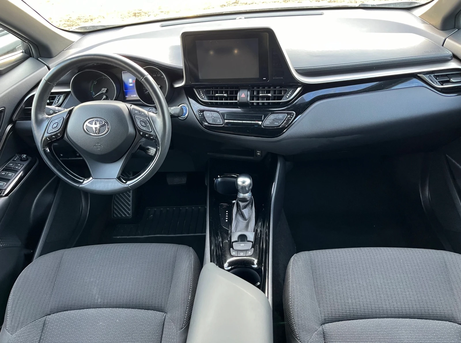 Toyota C-HR 1.8 (122 кс) Hybrid e-CVT - изображение 4