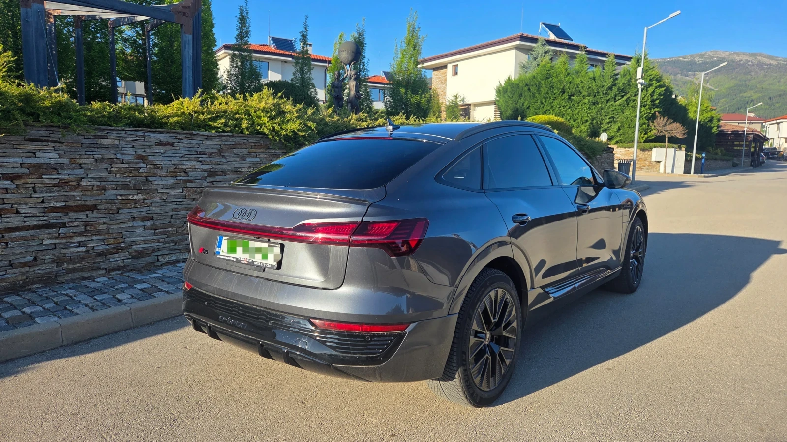 Audi Q8 114kwh Sportback Панорама, Автокаско!, снимка 3 - Автомобили и джипове - 54555349