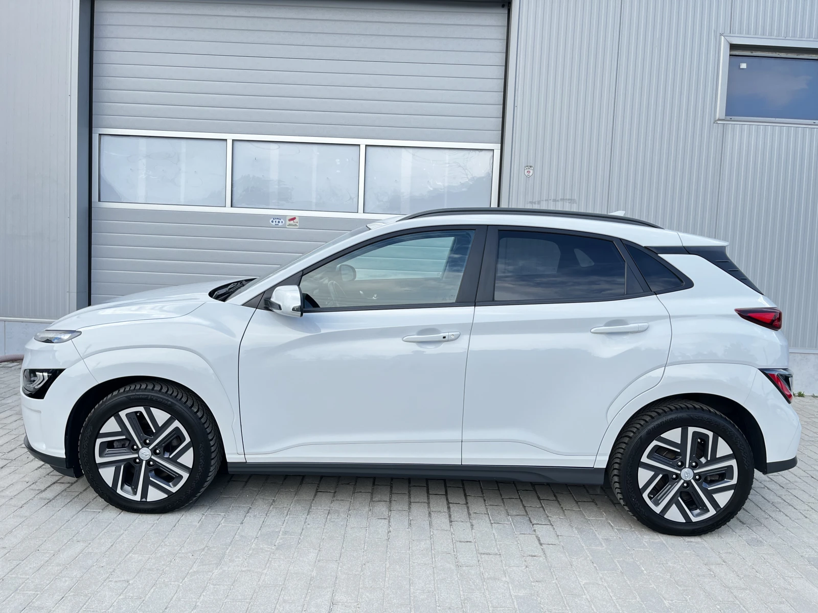 Hyundai Kona EV 98000KM. 64KW/h 204 k.с.  ТЕРМО ПОМПА, ГАРАНЦИЯ, снимка 3 - Автомобили и джипове - 55025555