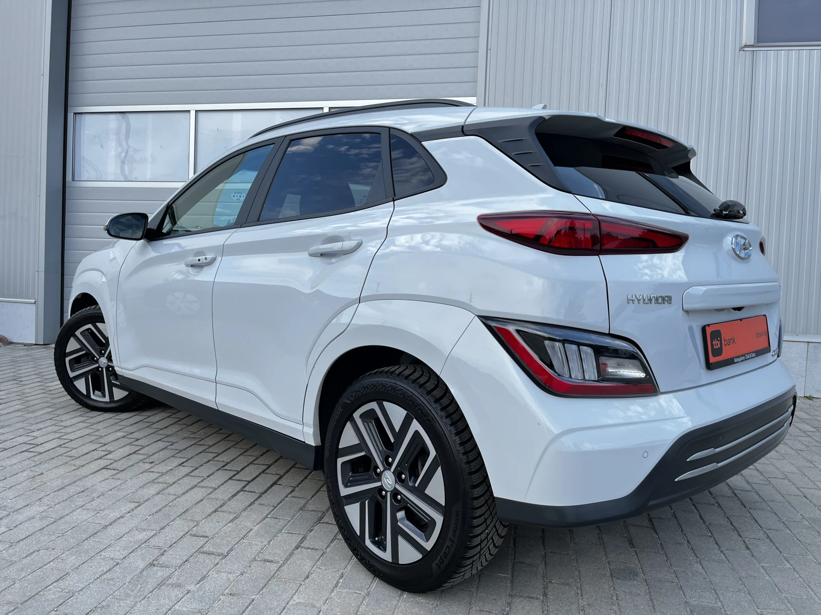 Hyundai Kona EV 98000KM. 64KW/h 204 k.с.  ТЕРМО ПОМПА, ГАРАНЦИЯ, снимка 4 - Автомобили и джипове - 55025555