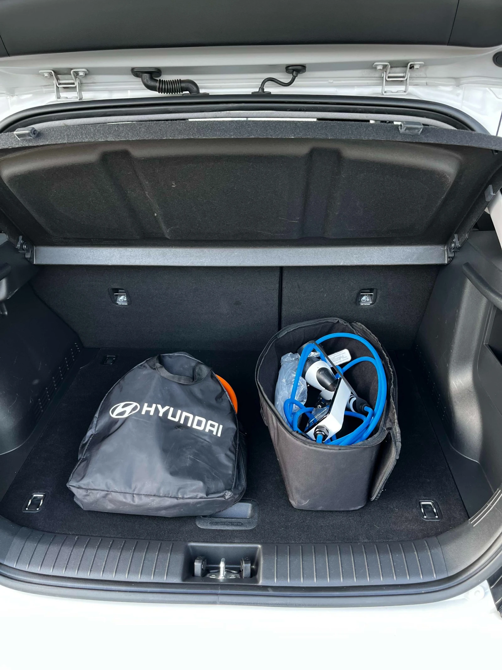Hyundai Kona EV 98000KM. 64KW/h 204 k.с.  ТЕРМО ПОМПА, ГАРАНЦИЯ, снимка 15 - Автомобили и джипове - 55025555