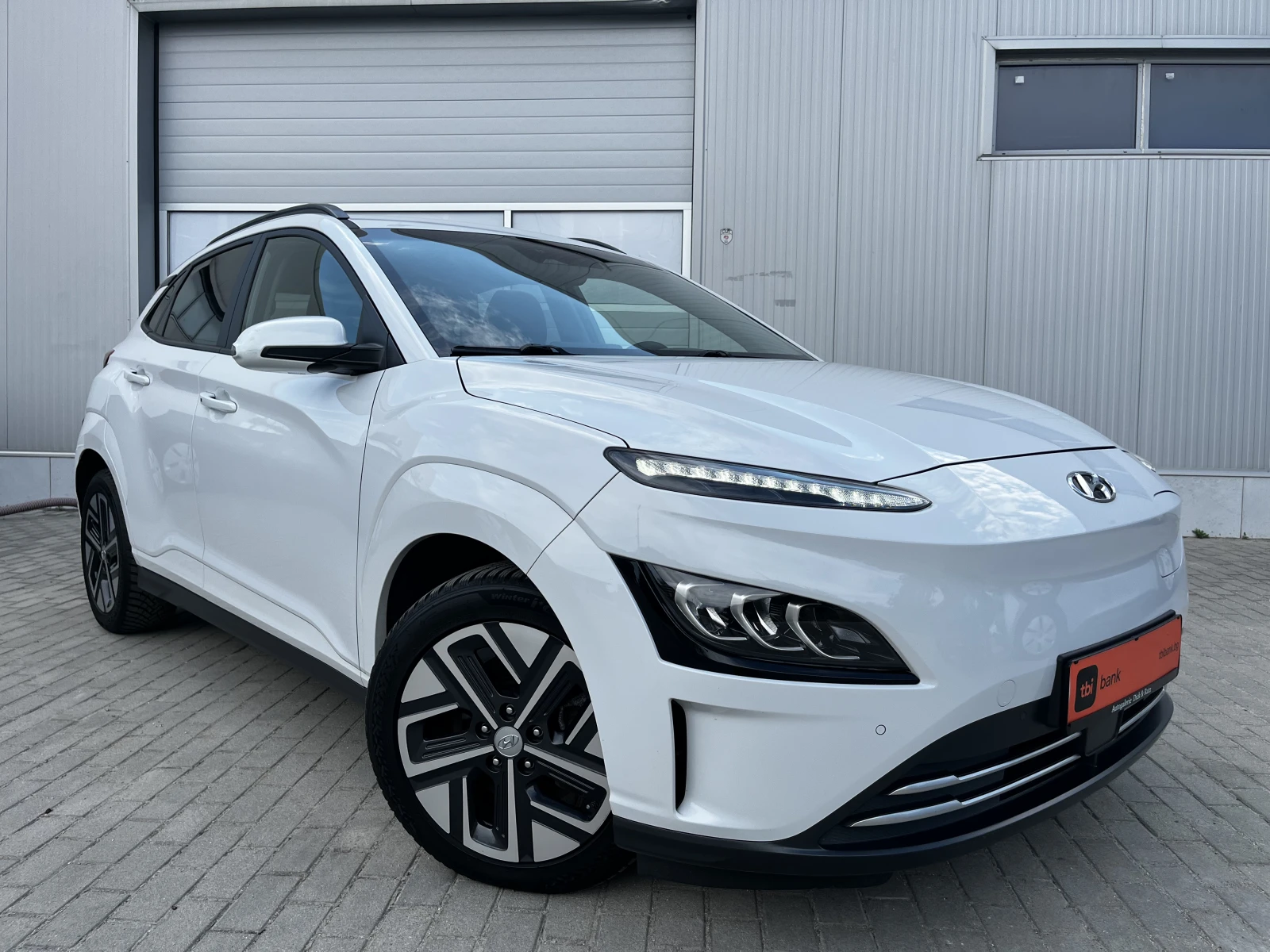Hyundai Kona EV 98000KM. 64KW/h 204 k.с.  ТЕРМО ПОМПА, ГАРАНЦИЯ, снимка 2 - Автомобили и джипове - 55025555