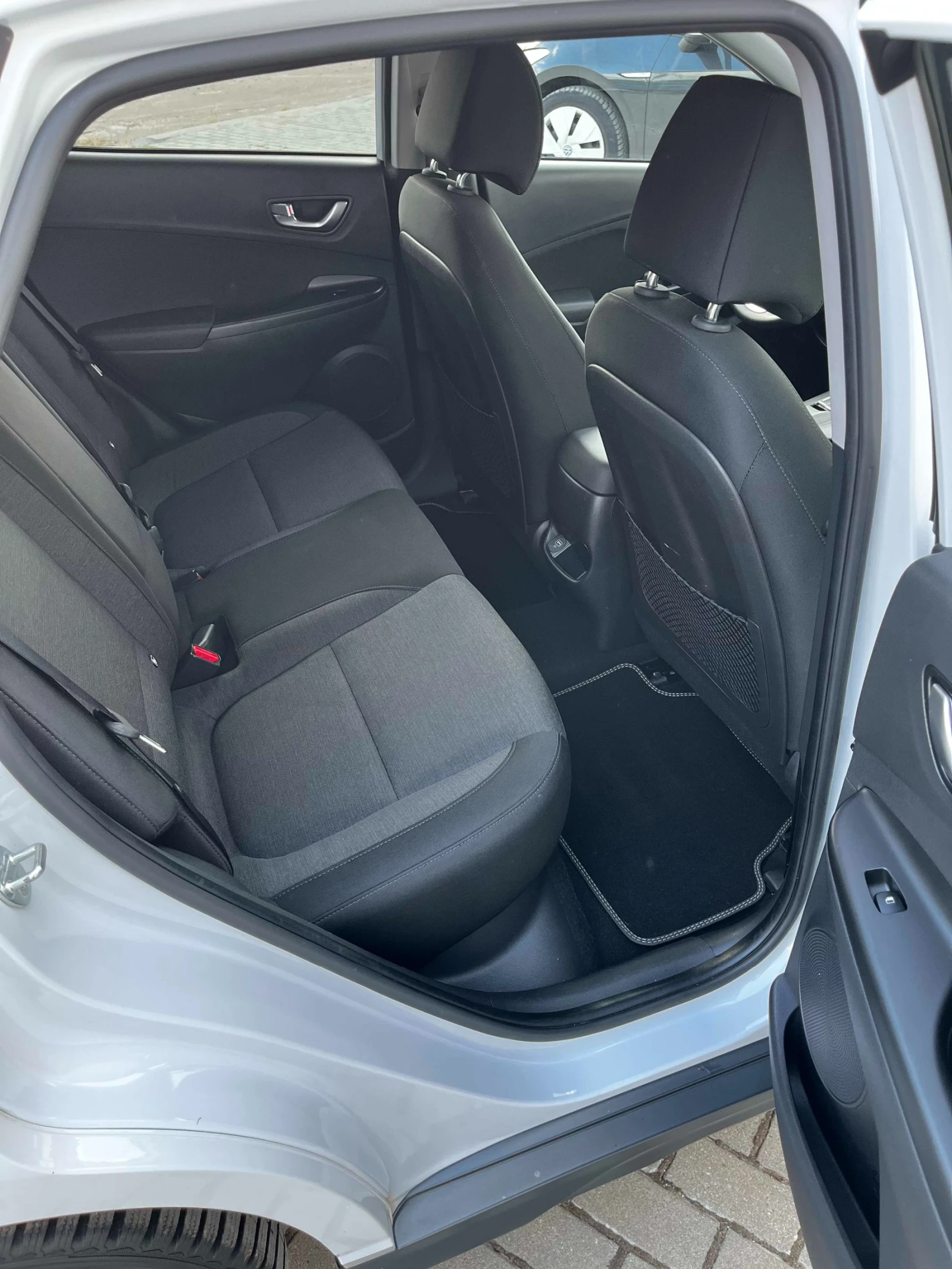 Hyundai Kona EV 98000KM. 64KW/h 204 k.с.  ТЕРМО ПОМПА, ГАРАНЦИЯ, снимка 14 - Автомобили и джипове - 55025555