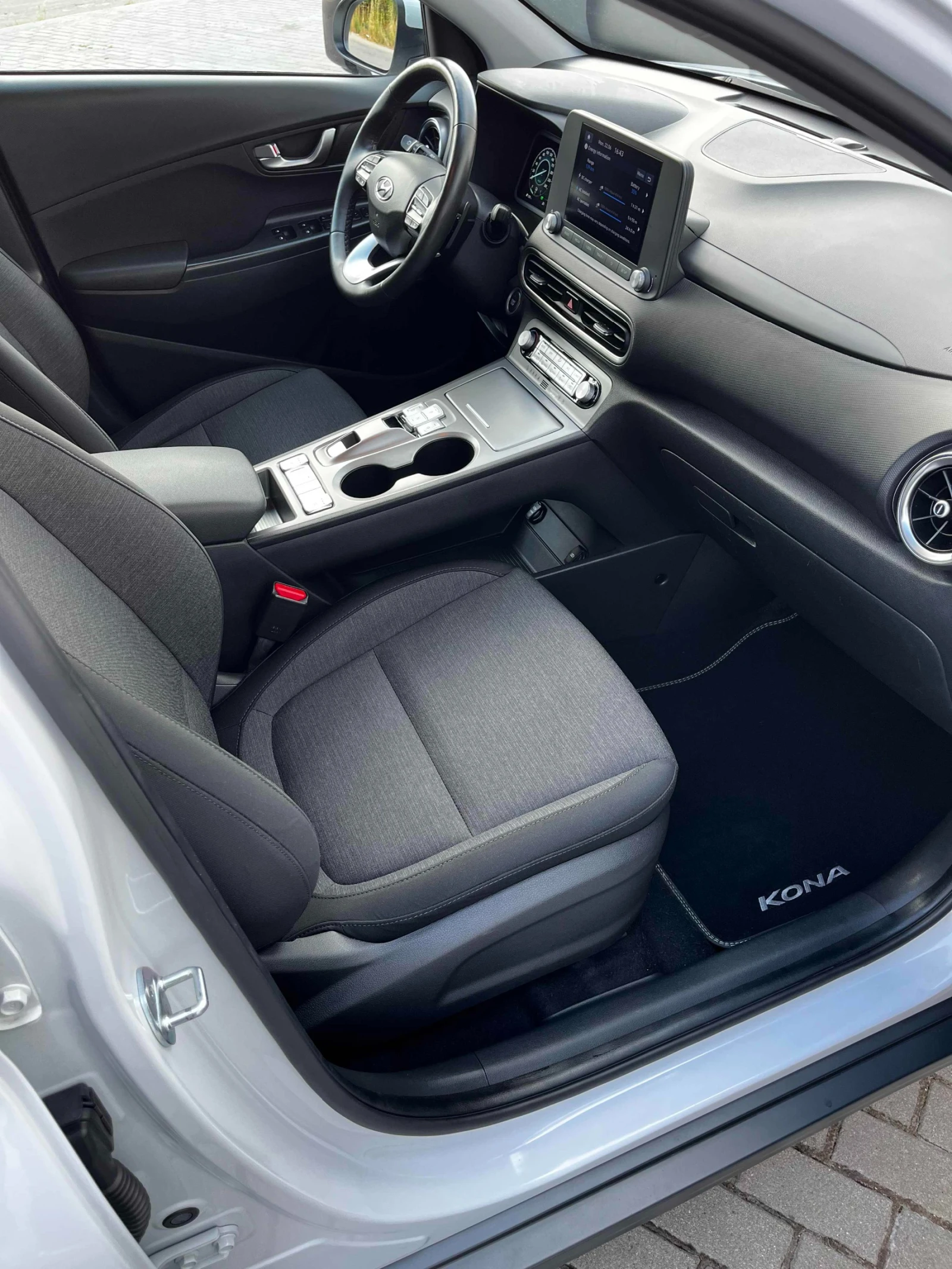 Hyundai Kona EV 98000KM. 64KW/h 204 k.с.  ТЕРМО ПОМПА, ГАРАНЦИЯ, снимка 9 - Автомобили и джипове - 55025555