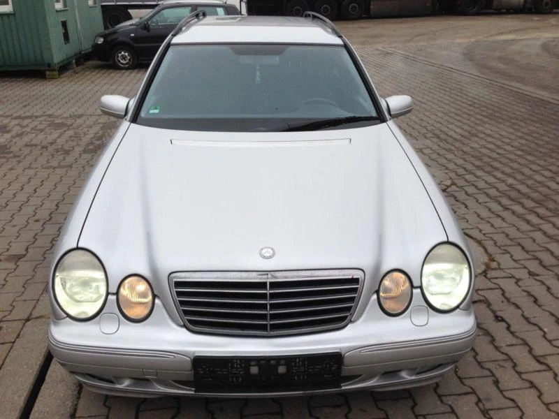 Двигател за Mercedes-Benz E 270, снимка 2 - Части - 49501723