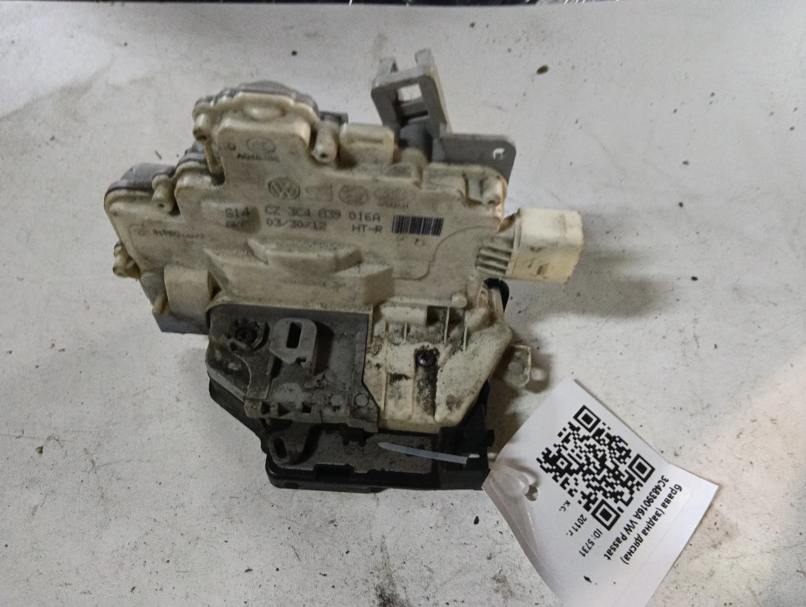брава (задна дясна) 3C4839016A VW Passat