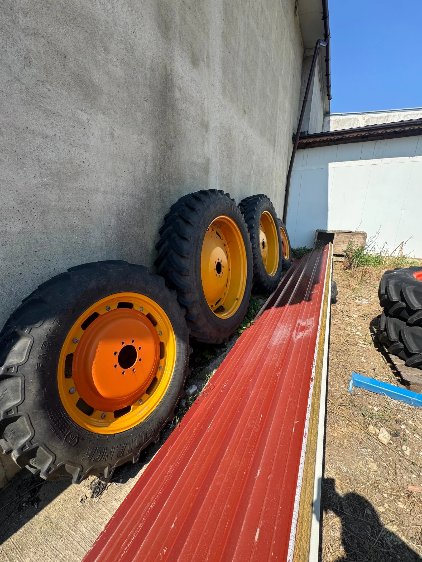 Гуми и джанти за M110GX Kubota, снимка 2 - Части - 55292552