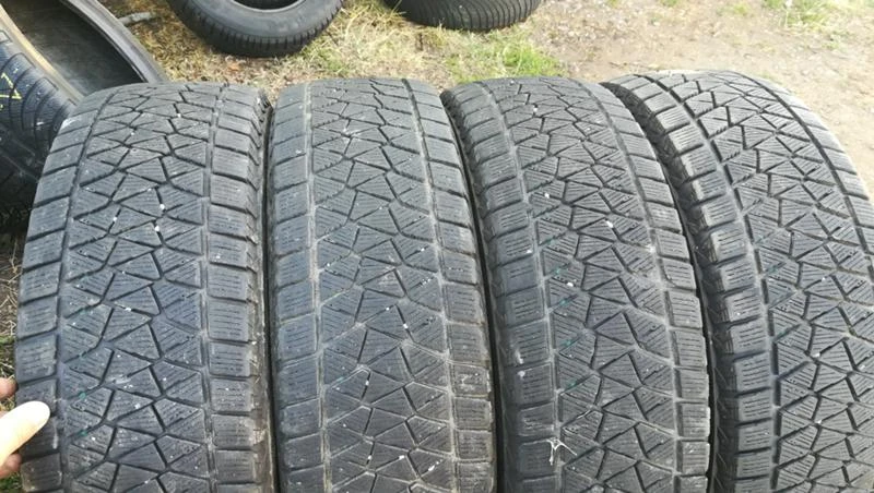 Гуми Зимни 215/70R16, снимка 1 - Гуми и джанти - 26755626