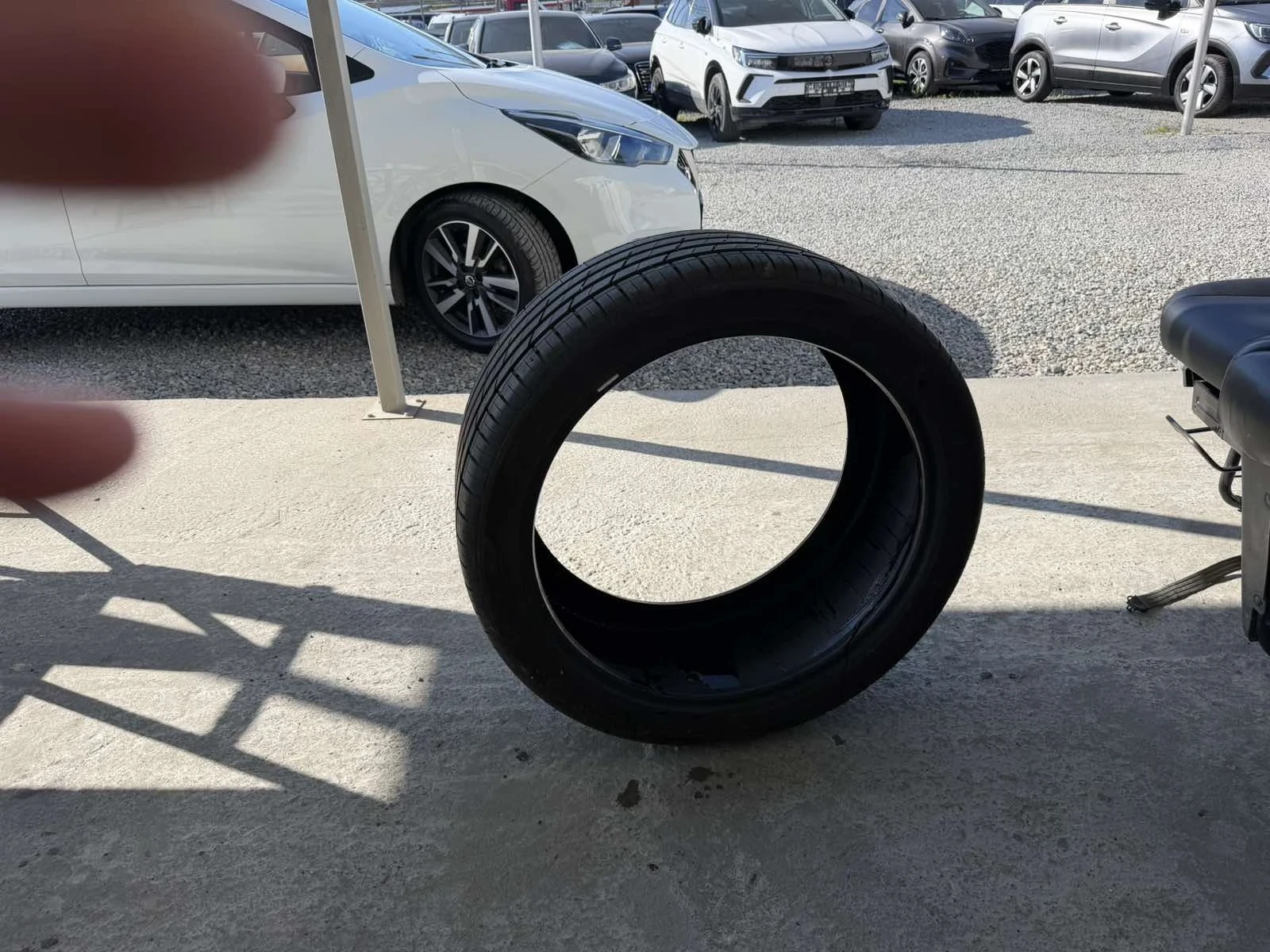 Гуми Летни 295/35R21, снимка 2 - Гуми и джанти - 54572568