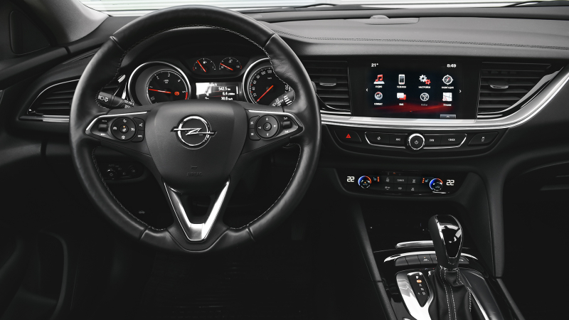 Opel Insignia Grand Sport 1.6 CDTi Business Edition Automatic, снимка 12 - Автомобили и джипове - 37586438