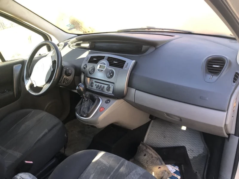 Renault Scenic 1.9dci 120hp, снимка 4 - Автомобили и джипове - 49170980