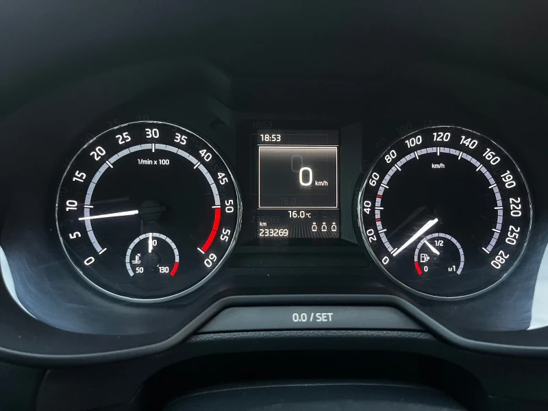 Skoda Octavia keyless, снимка 12 - Автомобили и джипове - 53096153