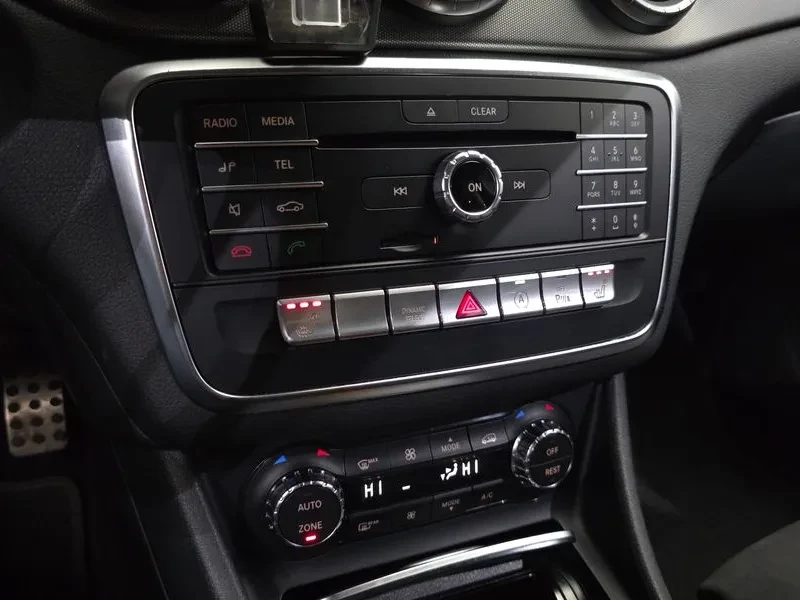 Mercedes-Benz CLA 2.5, снимка 16 - Автомобили и джипове - 54287784