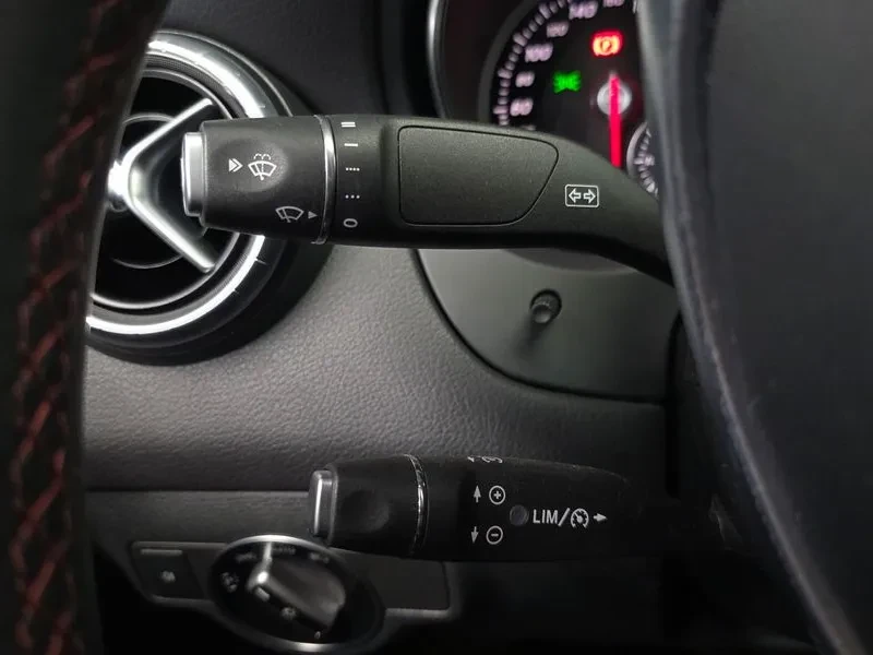 Mercedes-Benz CLA 2.5, снимка 17 - Автомобили и джипове - 54287784